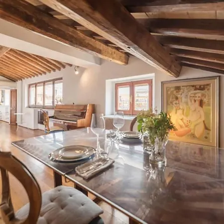 شقة Pantheon Charming Penthouse