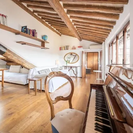 Pantheon Charming Penthouse Rom