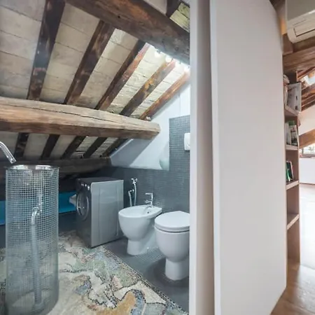 Pantheon Charming Penthouse Rom