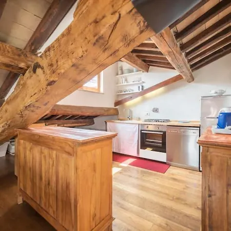 Pantheon Charming Penthouse شقة