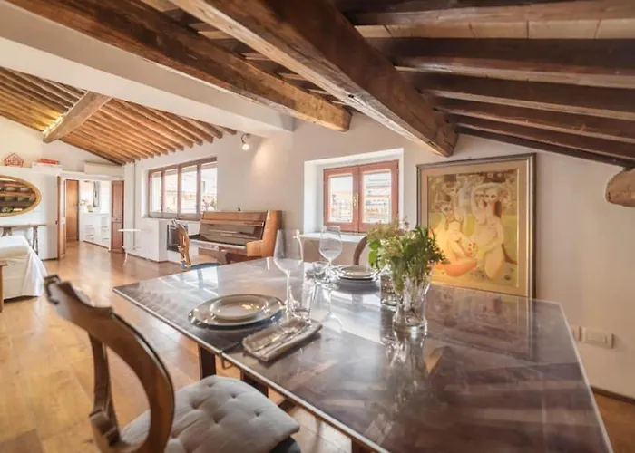 Lägenhet Pantheon Charming Penthouse