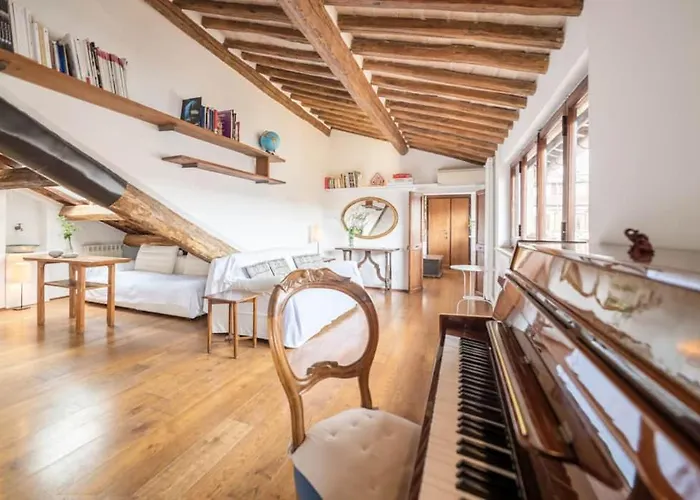 Pantheon Charming Penthouse Rom