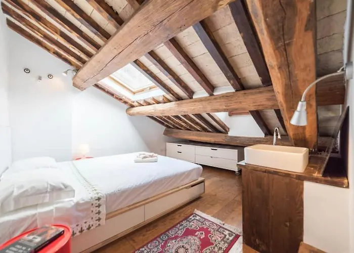Pantheon Charming Penthouse Rom